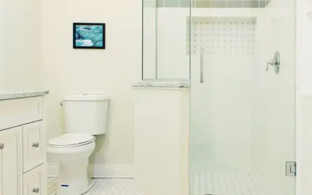 Architectural 2Br in Lincoln Park by Sonder