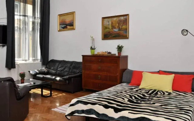 Yolo Hostel