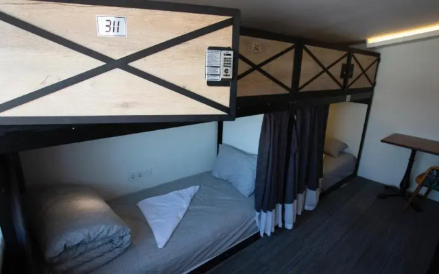 musk hostel