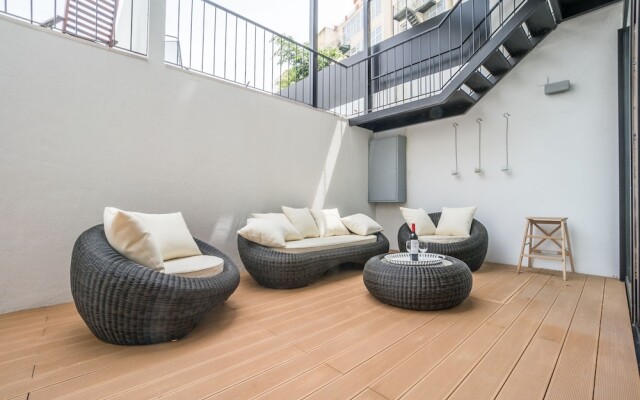 Gulbenkian 2 bedroom with Private Garden