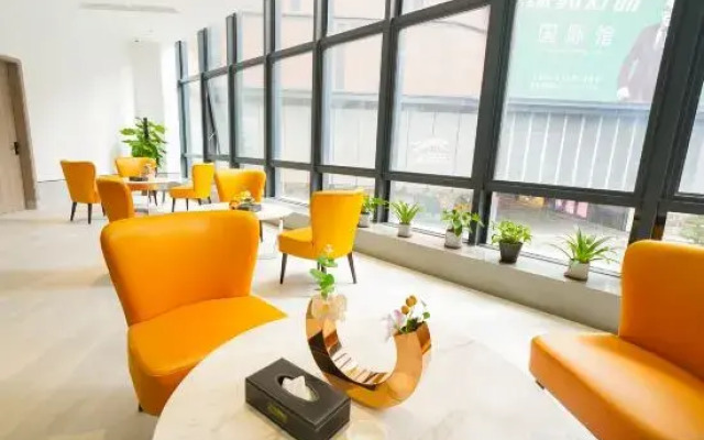 Change Live Hotel