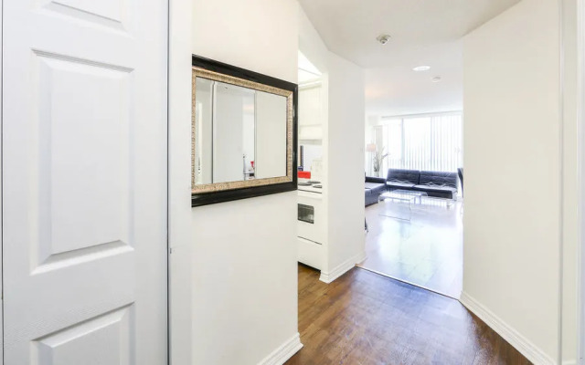 Atlas Suites - Bay & College