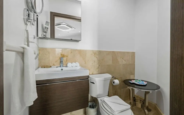 Fantastic 1BR Condo w Amazing Views Amenities