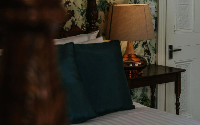 Healing Manor Hotel