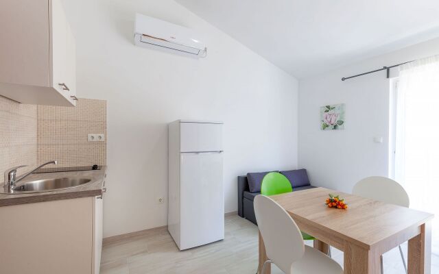 Apartment Ana - free parking: A5 Stanici, Riviera Omis