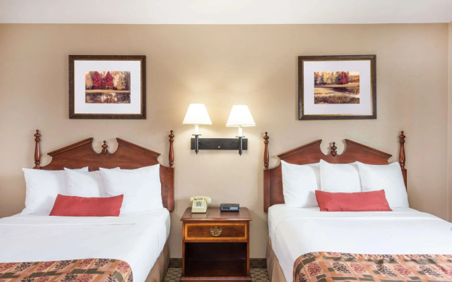 Days Inn by Wyndham Show Low