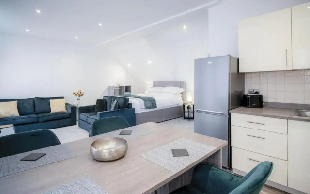 The Penthouse 1 Bedroom Apartment Ocean Breeze