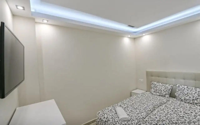 Beachfront Urb. Luxury Apartment 1