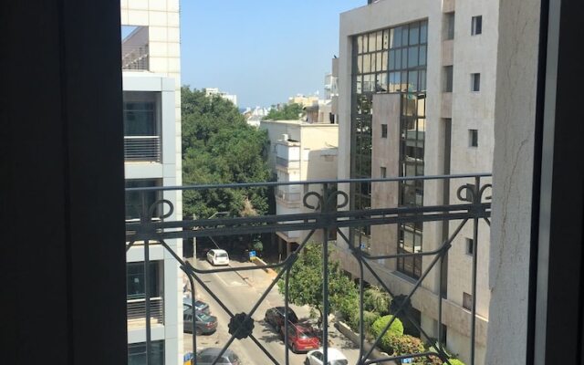 TLV Suites Triplex Penthouse With pool
