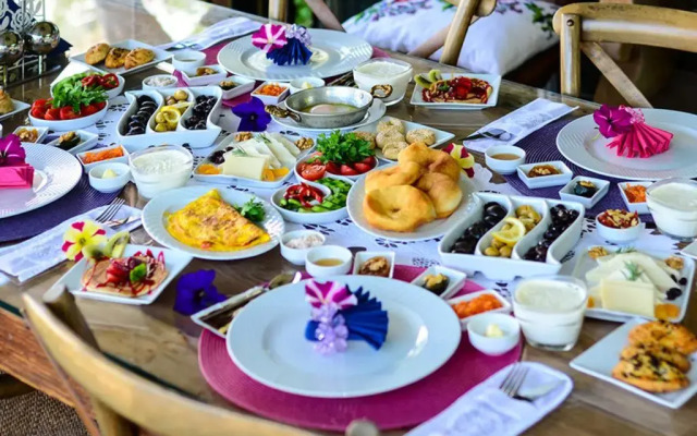 Ni̇si̇ Buti̇k Otel