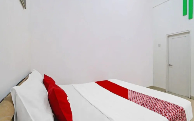 OYO Life 91957 Hotel Roda Mas 2