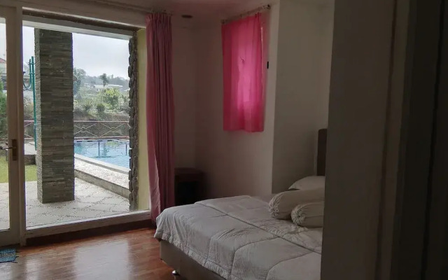 Villa Danau 5 Bedroom for 50 pax