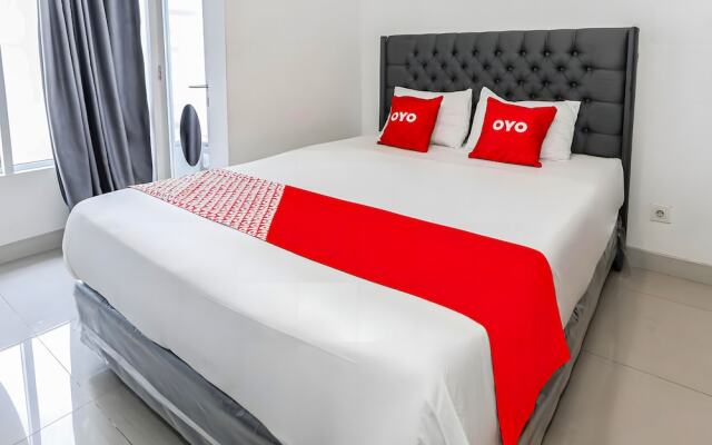 Collection O Fortune 88 Kamala Lagoon Reception at Indomaret and White Forest