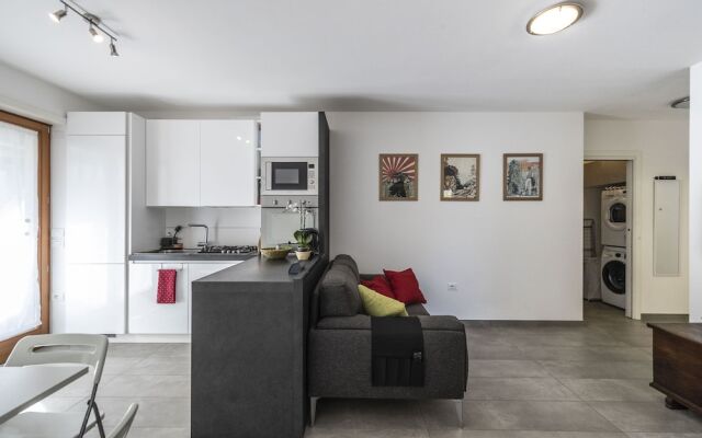 LakeGarden Apartment
