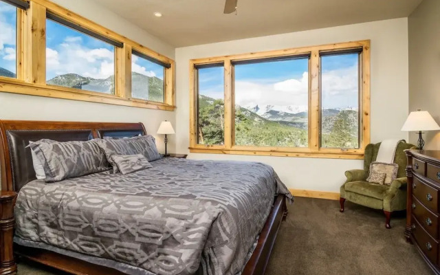 Serenity Luxury Vacation At Windcliff 3 Bedroom Home by RedAwning