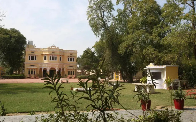 Roop Niwas Kothi, Near Mandawa