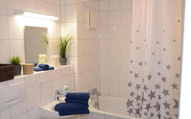 1-Zi-FeWo-Studio-direkt-am-Seeufer-perfekte-Lage-barrierefrei