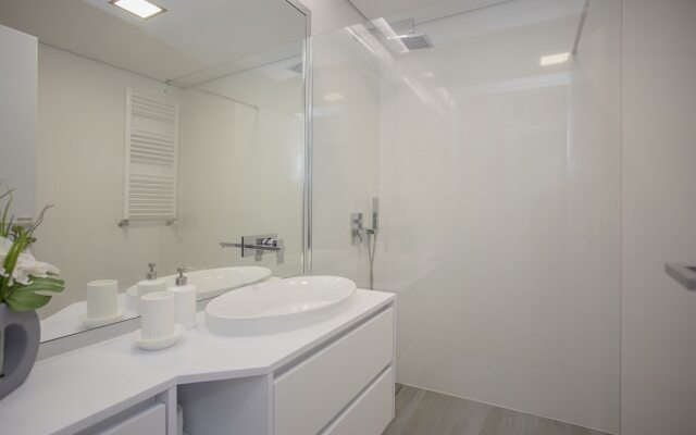 Liiiving -Luxury River View Apartment VI