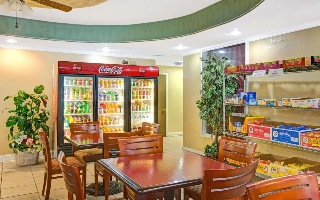 Days Inn Charlotte North-Speedway-UNCC-Research Pa