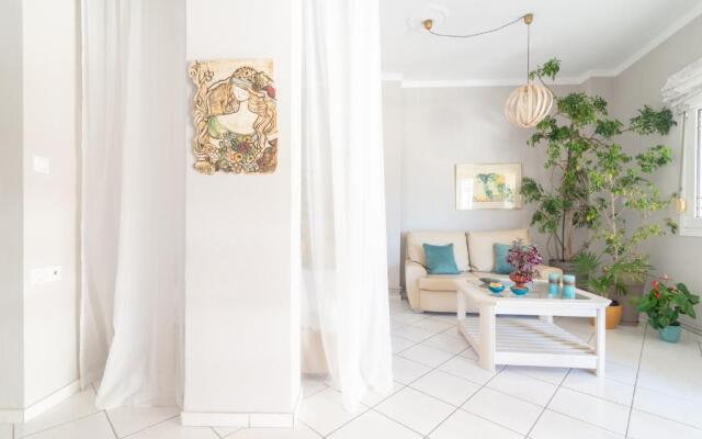 Life on Canvas Central Family Apartment
