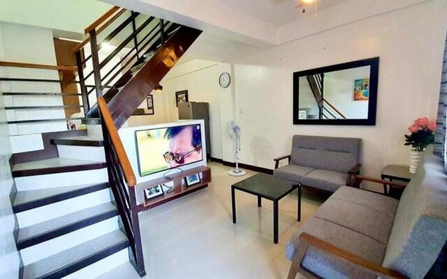 Kaitleen Home Stay Door 2