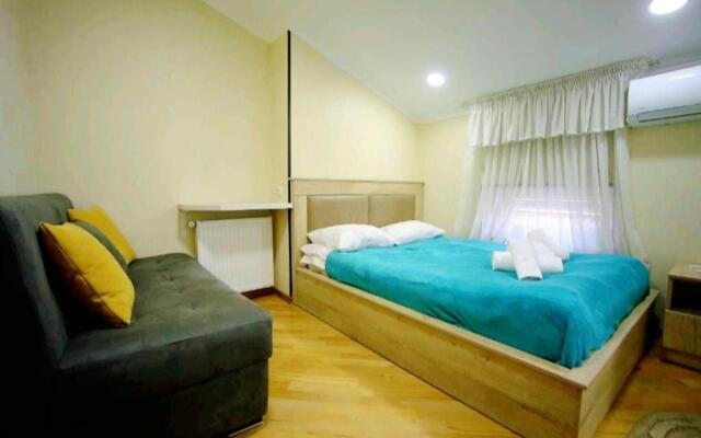 Guest House 15A
