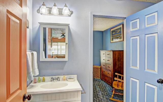 Courtyard #206 Condo