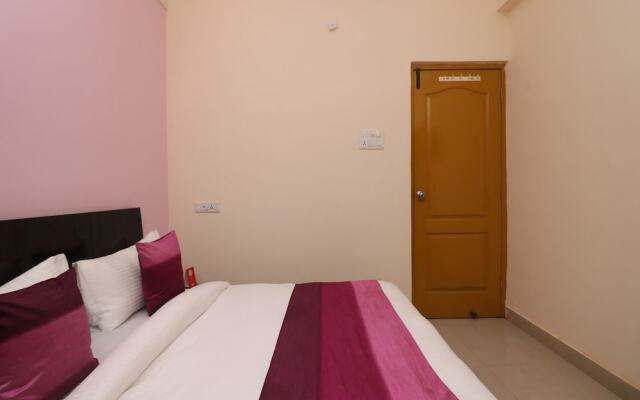 OYO 9847 Hotel Blue Empire