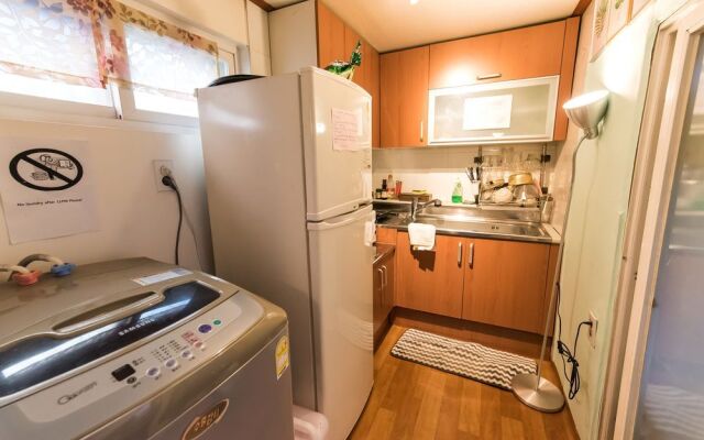 Jinho's Black Whale Guesthouse & Bar