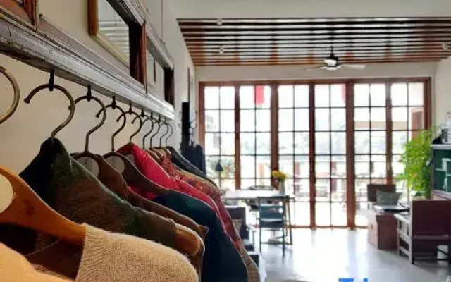 Yuyin Raoliang Fashion Art Design Homestay (Shexian Huizhou Ancient City)