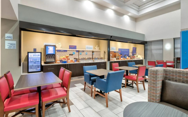 Holiday Inn Express Hotel & Suites DFW Airport South by IHG