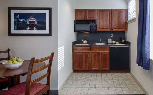 Federal City Inn & Suites