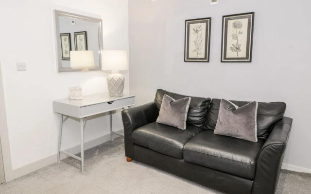 Capel Mawr, Basement 19