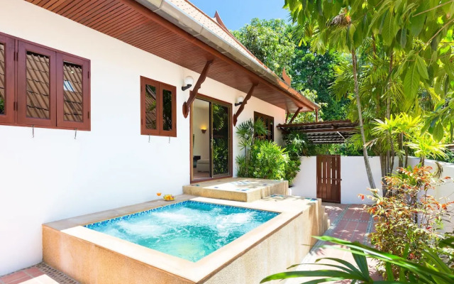 Blissful Jacuzzi Living at Villa Nikkie2