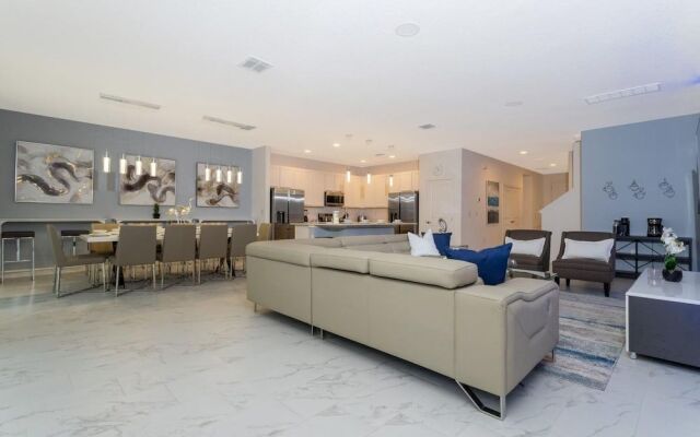 Spacious Home Near Disney