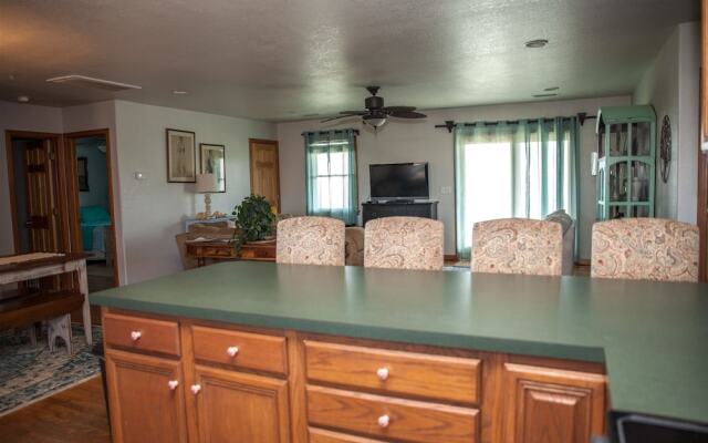 Austin's Pointe 4 Bedroom Cottage by RedAwning