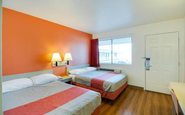Motel 6 Phoenix East