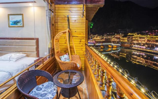 Fenghuang Memory Linjiang Inn