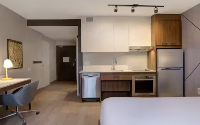 Hampton Inn by Hilton Montreal Downtown