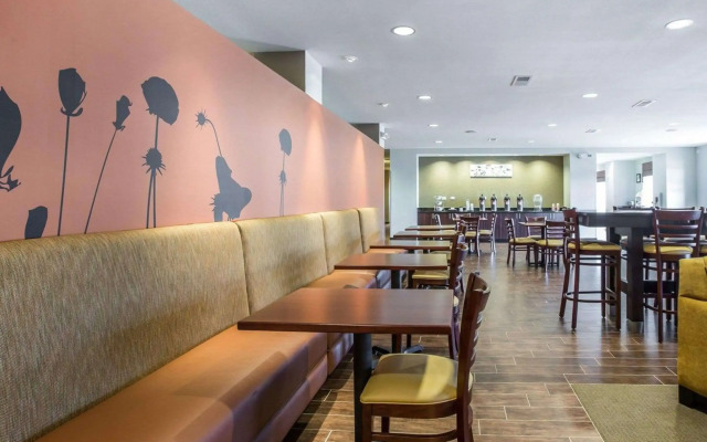 MainStay Suites Cartersville - Emerson Lake Point