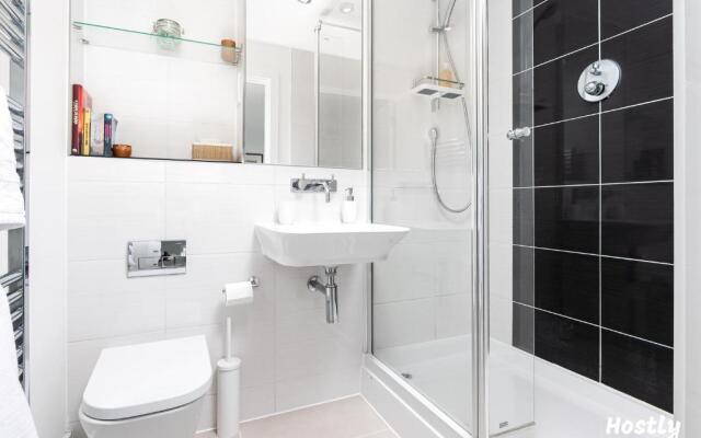 Elephant Court - Comfortable, spacious house with parking
