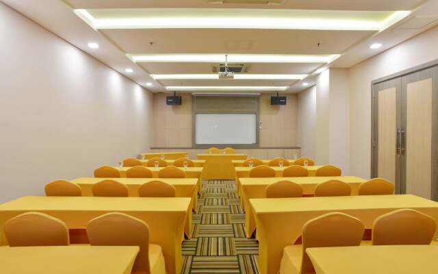 ZEN Rooms Basic Near Sunter Mall