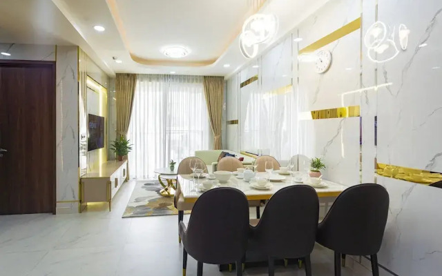 Midtown The Peak Apartment by VnHouse