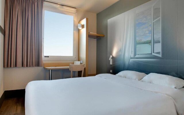 B&B HOTEL Troyes Magasins d'usine