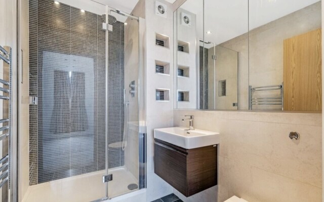 Impeccable 2 Bed 2 Bath Penthouse