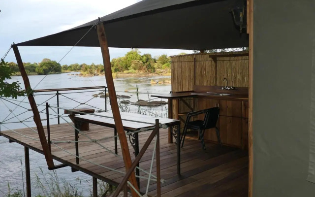 Mobola Lodge