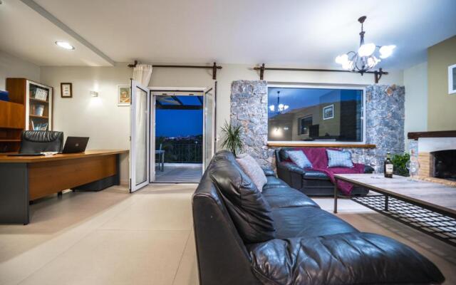Petronila Luxury Villa