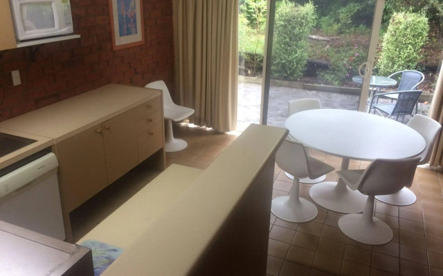 Pacific Heights Holiday Apartments and Munn’s Tower House