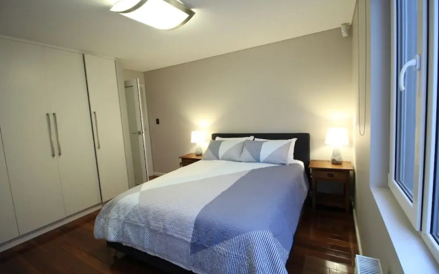 Sunny Sandy Bay Apartment