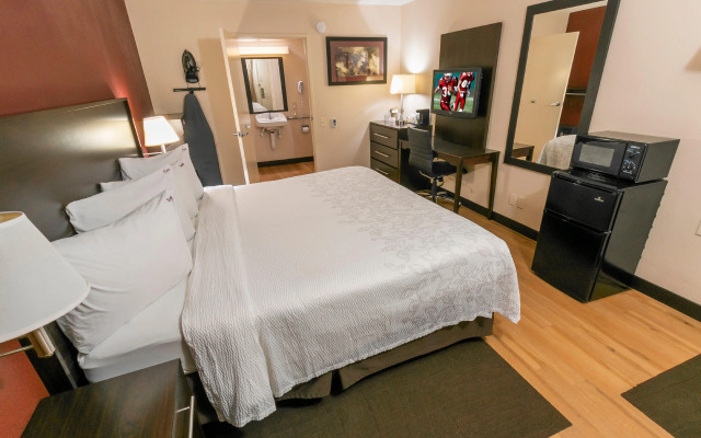 Red Roof Inn PLUS+ Chicago - Willowbrook